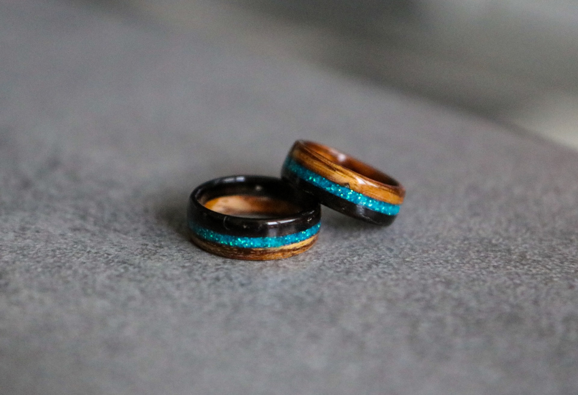 Kombinace Zebrano/Makassar Eben